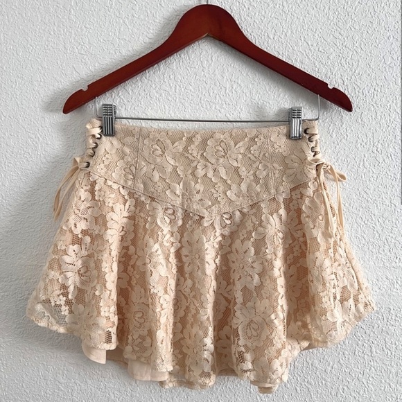 Tobi Dresses & Skirts - Tobi Lace Skirt